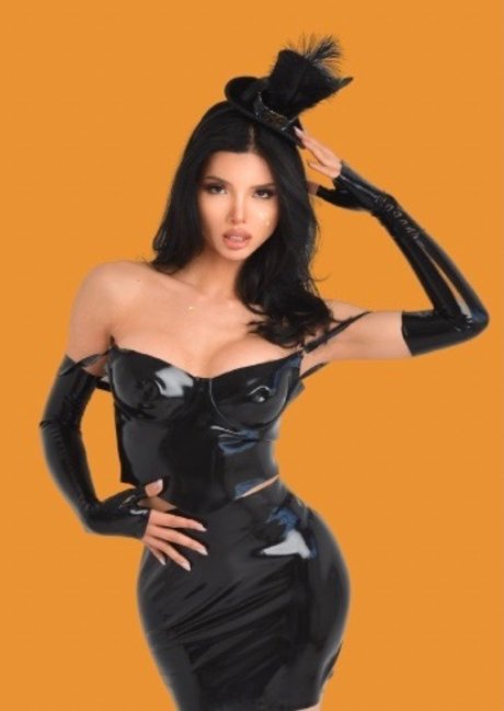 Sexy Zii Lizard model hot pictures