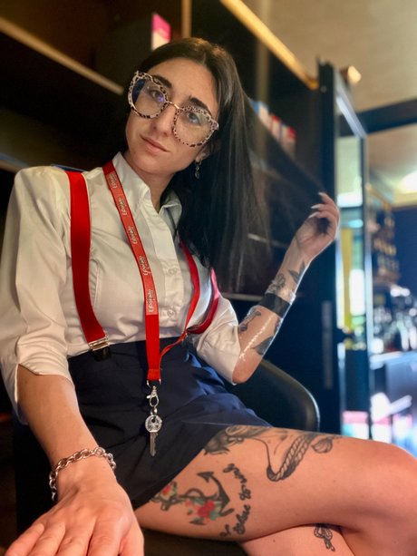 Scarlett Model star art photos