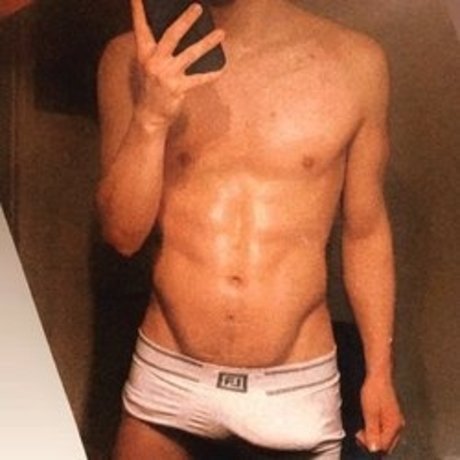 LYashua hot star pic