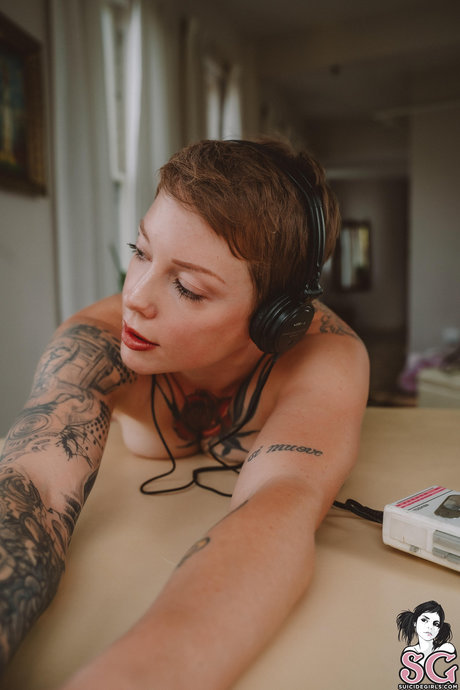 Aadie Lee model pretty photos