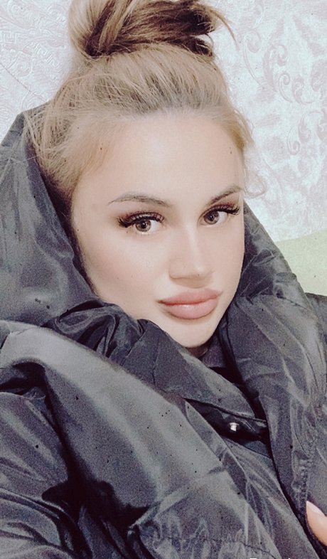 Stefania Ojog nude model img