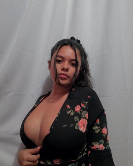 Chiky erotic actress pic