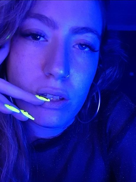 Lil Fox pornstar adult pic