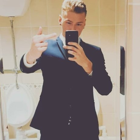 SB TOP 6_ naked model pic