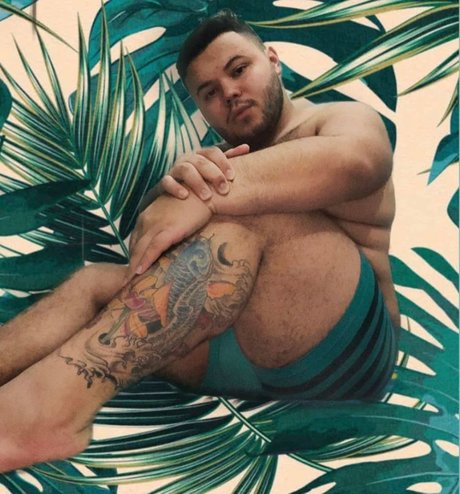 Theo Medeiros model beautiful galleries