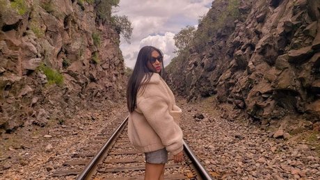 ShineSar model high quality picture