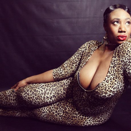 The Burlesque Booty Queen star art photo