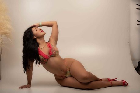 Carolyne model adult galleries