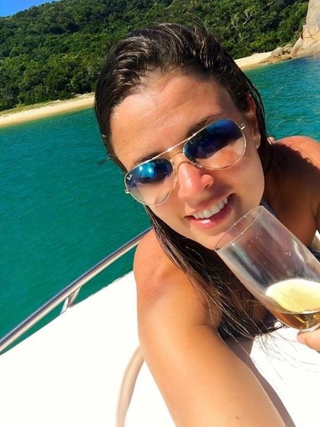 Raphaella Carvalho perfect model picture