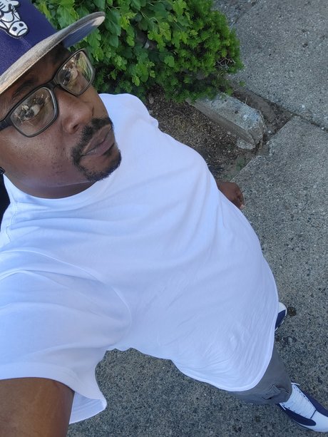 KYLE WALLACE model nude pics