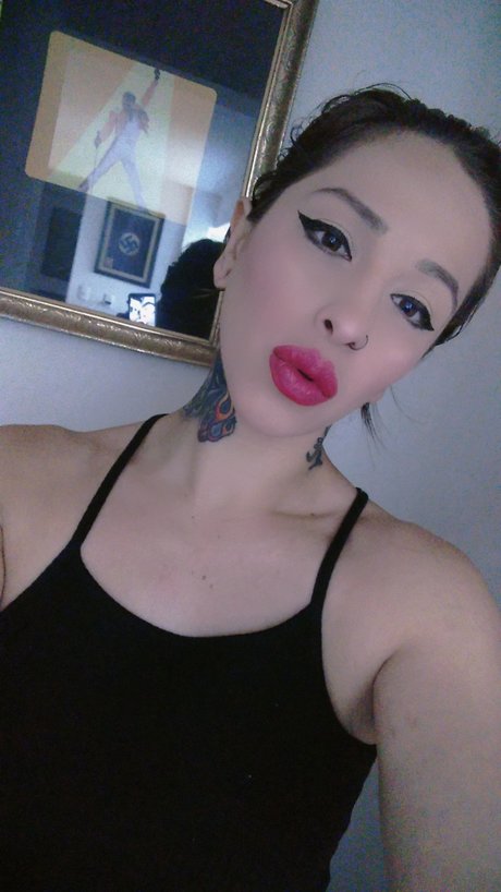 La Galla art star photos