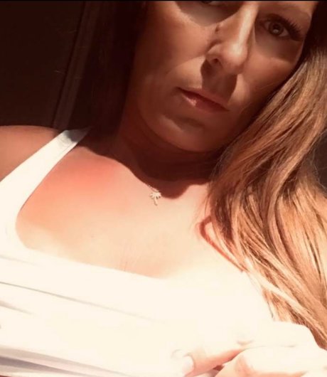 La House Wife star erotic pic