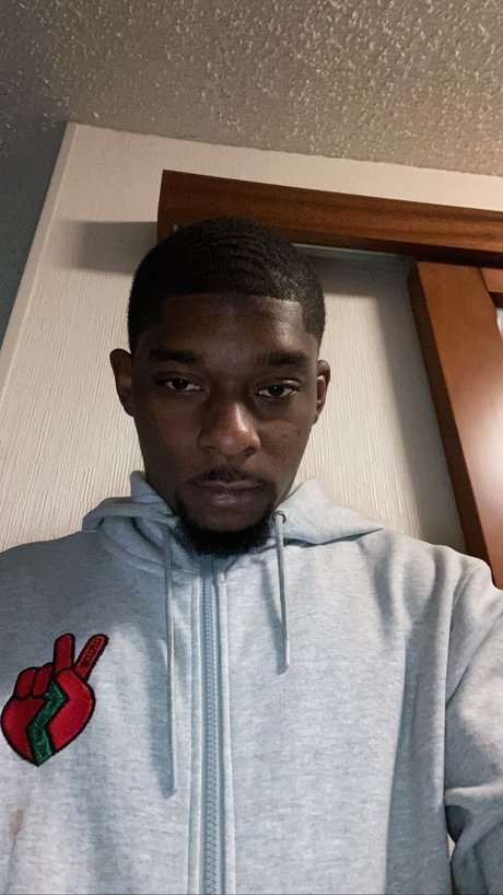 EGGSBENEDICK hot model pics