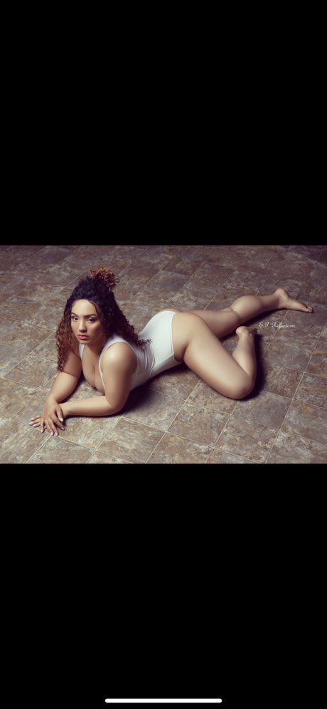 SimplyQueenT hd star pics