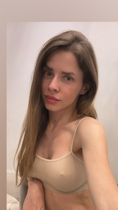 ElenaNaturalBeauty erotic model images