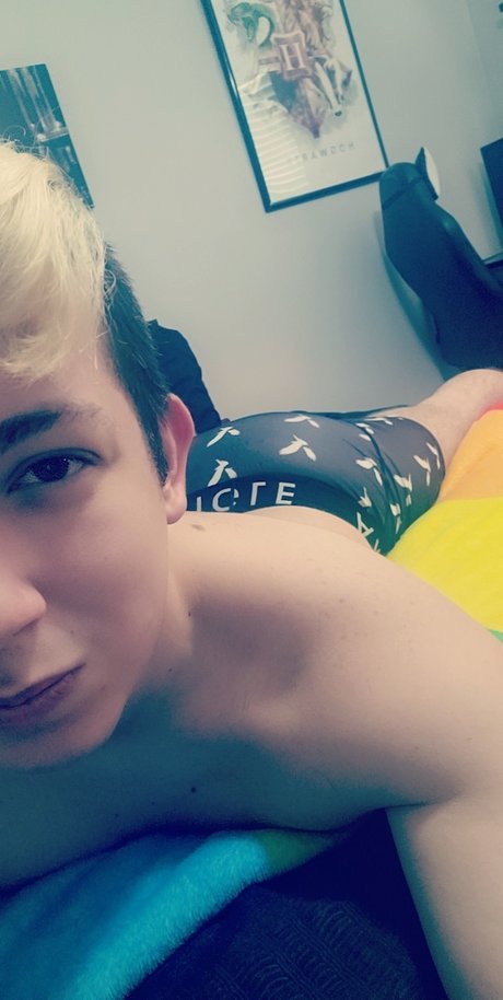 Riley Rainboy star free image