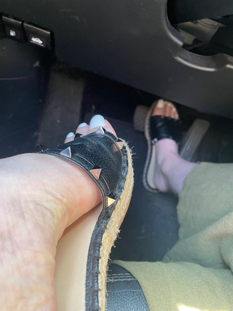 ToeRaeMe sexy pornstar pics