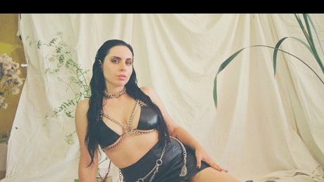 Mar a Riot exclusive actress image