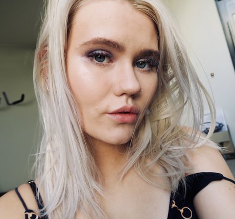 Princess Sarah pornstar adult photos