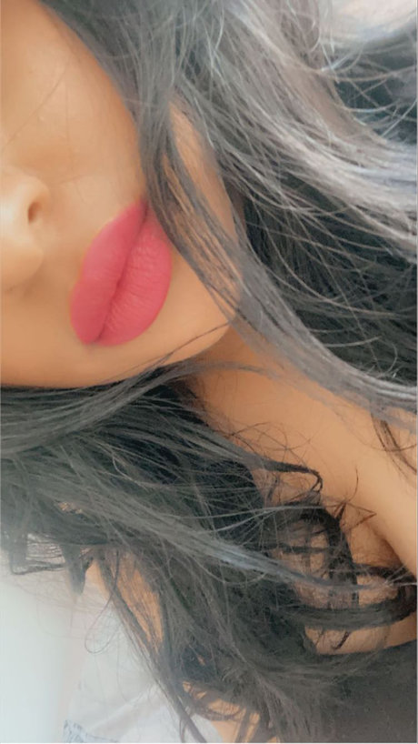 Naila Khan model hot image