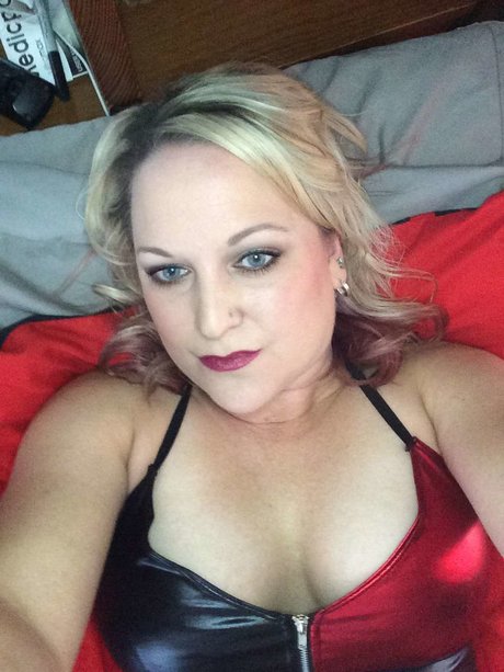 Kinky Quinn hot model photos