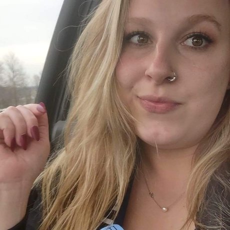 Milky Mama xxx pornstar picture