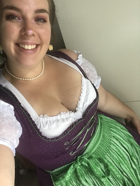 Cheeky Peach model porn pic