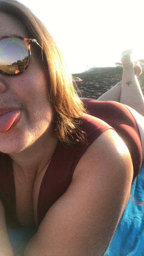 Cheeky Peach naked actress gallery