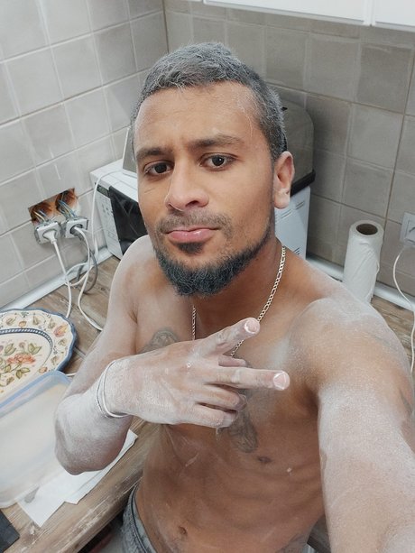 Randu Baez model erotic picture