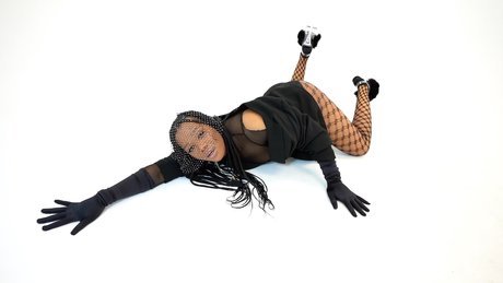 Yum_ erotic actress photo