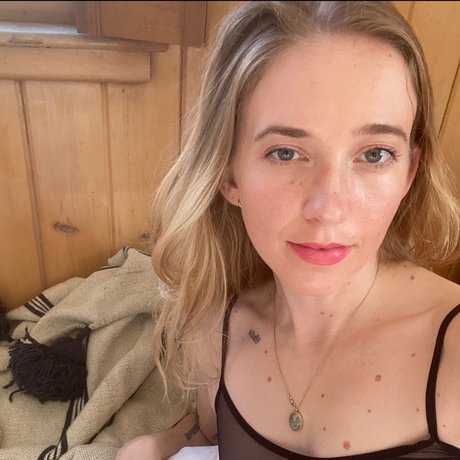 Savannah Hannah nude model pics