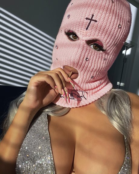 The Ski Mask Queen xxx model photo