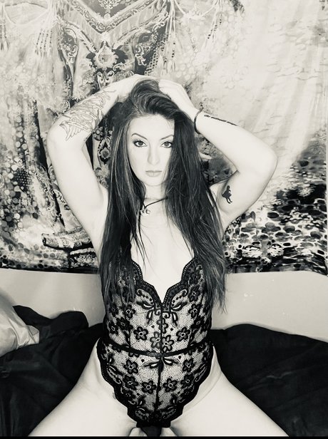 Tattooed Rogue pretty pornstar pics