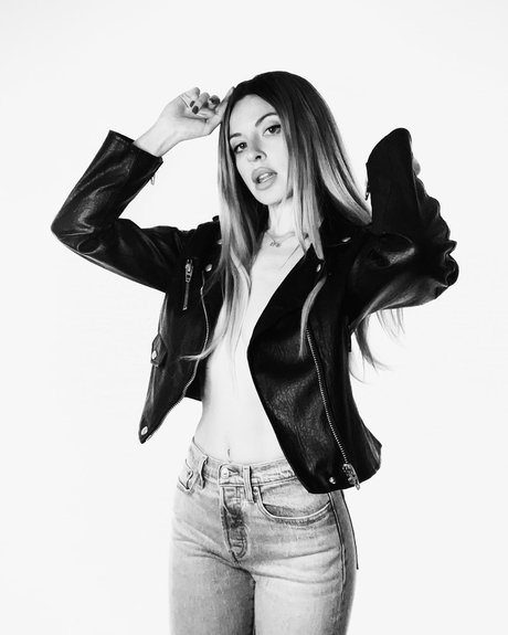 Ashley Schultz sex model images