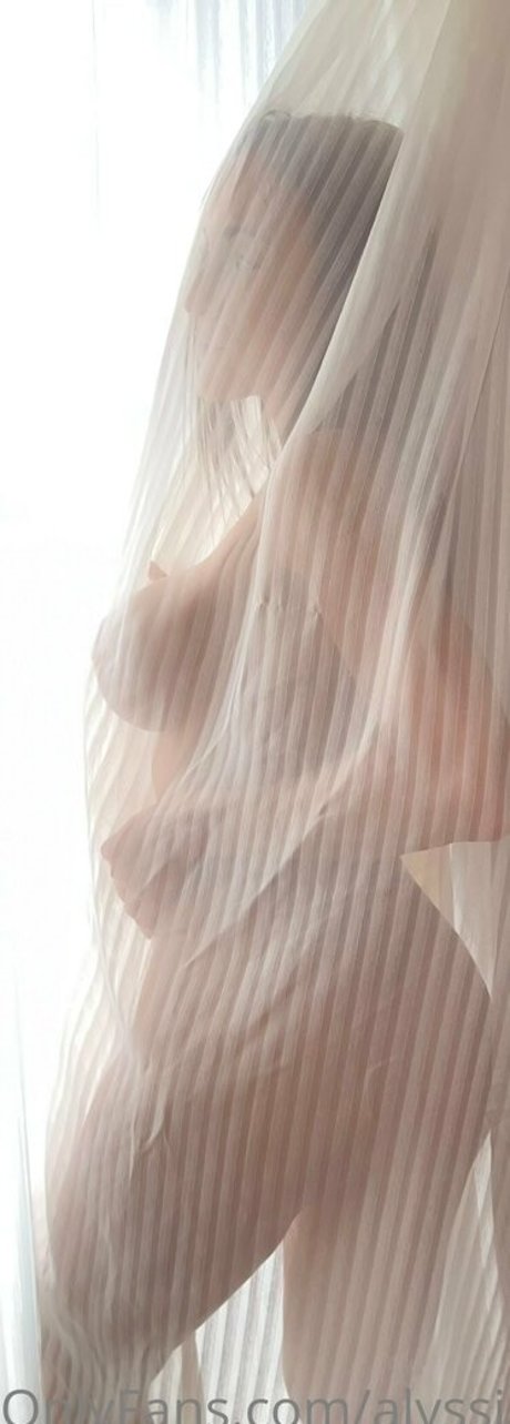 alyssia vera free actress gallery