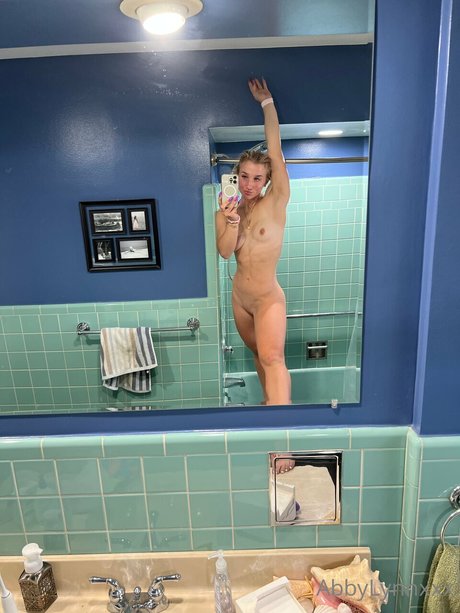 Abby Lynn exclusive model photo