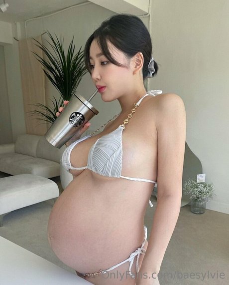 Baesylvie hot pornstar photo