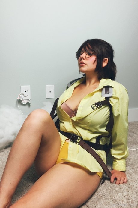 Savannah Solo pretty model pic