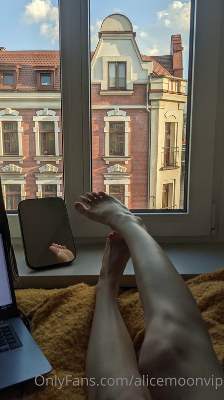 Alice Moon pornstar art image