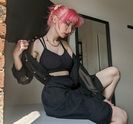 Alice Moon pornstar nude archive