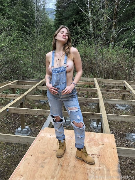 Nicolle Love porn model pictures