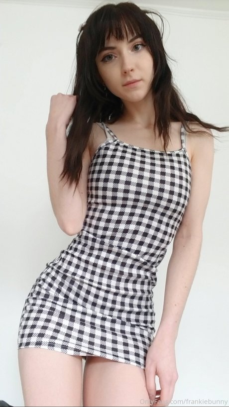 Frankie Bunnie porn star img