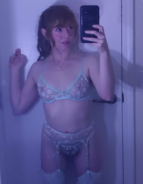 MandyFrizzle exclusive actress pic