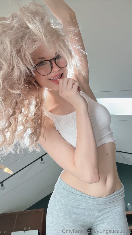 Yungsuccubus pretty star pics