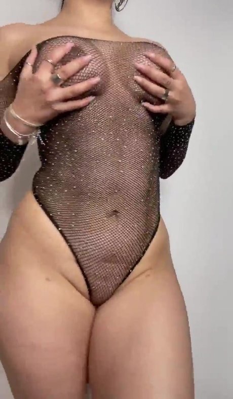 Vivi Tarantino star art gallery