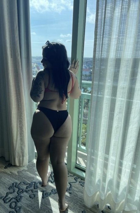 tall busty onlyfans hot nude images