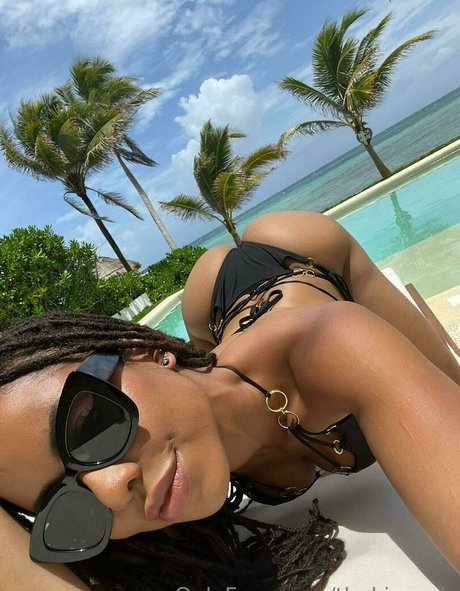 Kira Noir art star pics