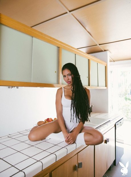 Kira Noir xxx actress archive