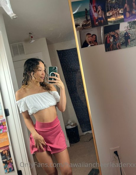 Hawaiian Cheerleader model erotic image