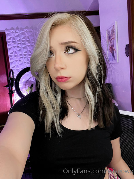 Eliseuwuu model hot gallery